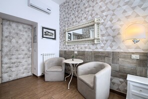 Superior Room (Vatican Treasure) | Minibar, individually decorated, individually furnished, desk - Vatican Nausicaa (Rome)