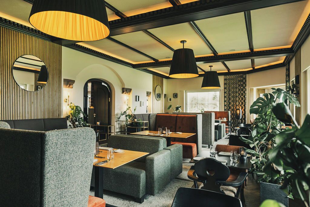 Lunch and dinner served, local and international cuisine