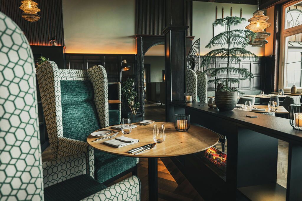 lunch and dinner served, local and international cuisine