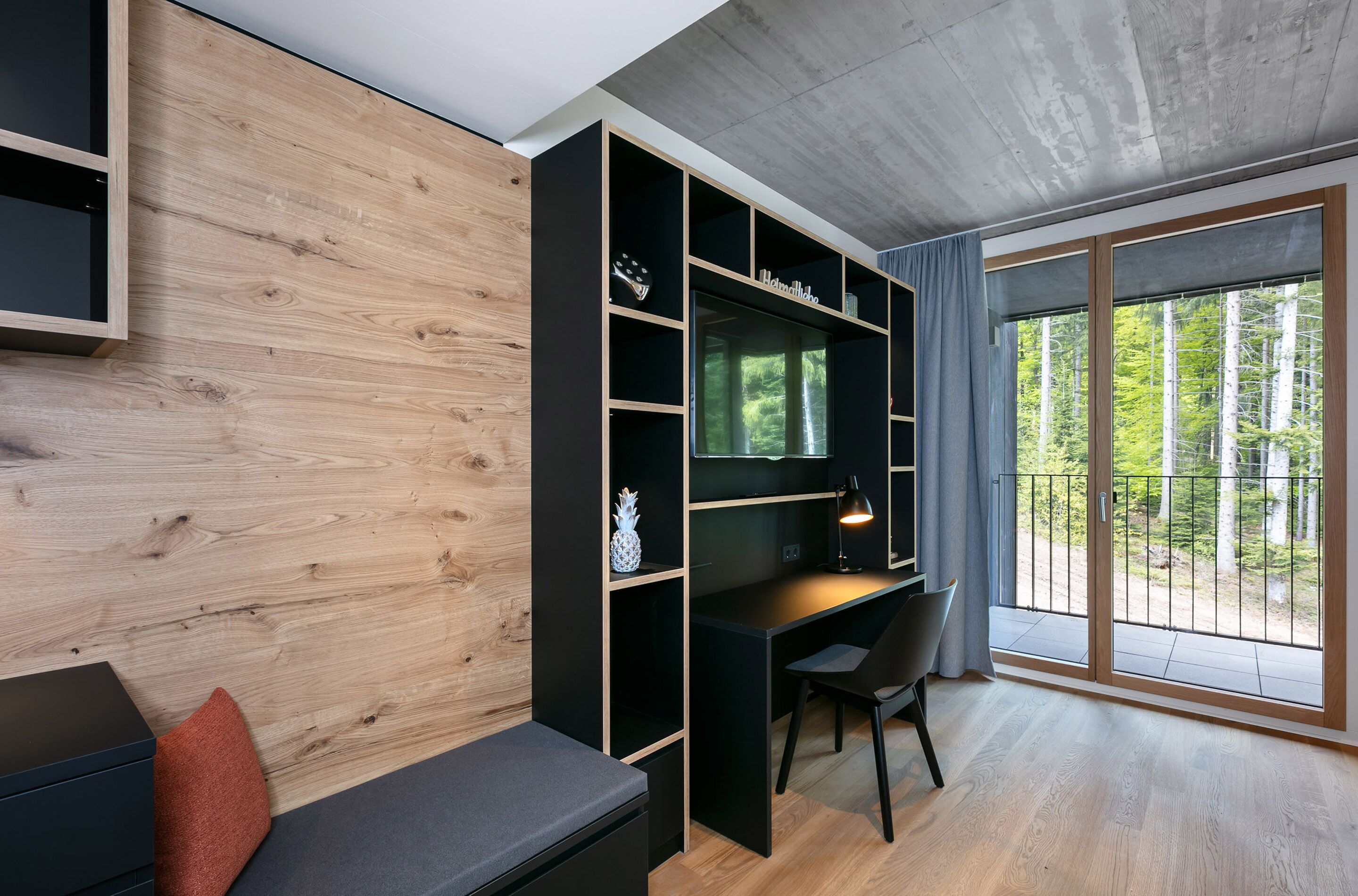 fritz studio forest | premium bedding, in-room safe, desk, laptop workspace