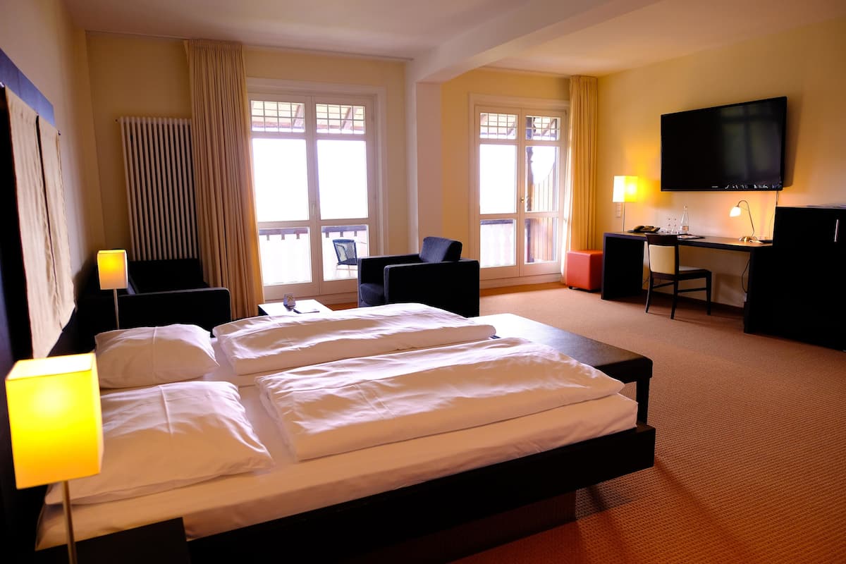 Habitación Confort doble, vistas a la montaña, junto a la montaña | Ropa de cama de alta calidad, caja fuerte, escritorio