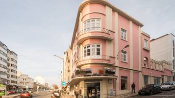 Pintu masuk properti