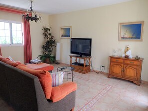 Ferienhaus, 2 Schlafzimmer, eingeschränkter Meerblick | Wohnzimmer