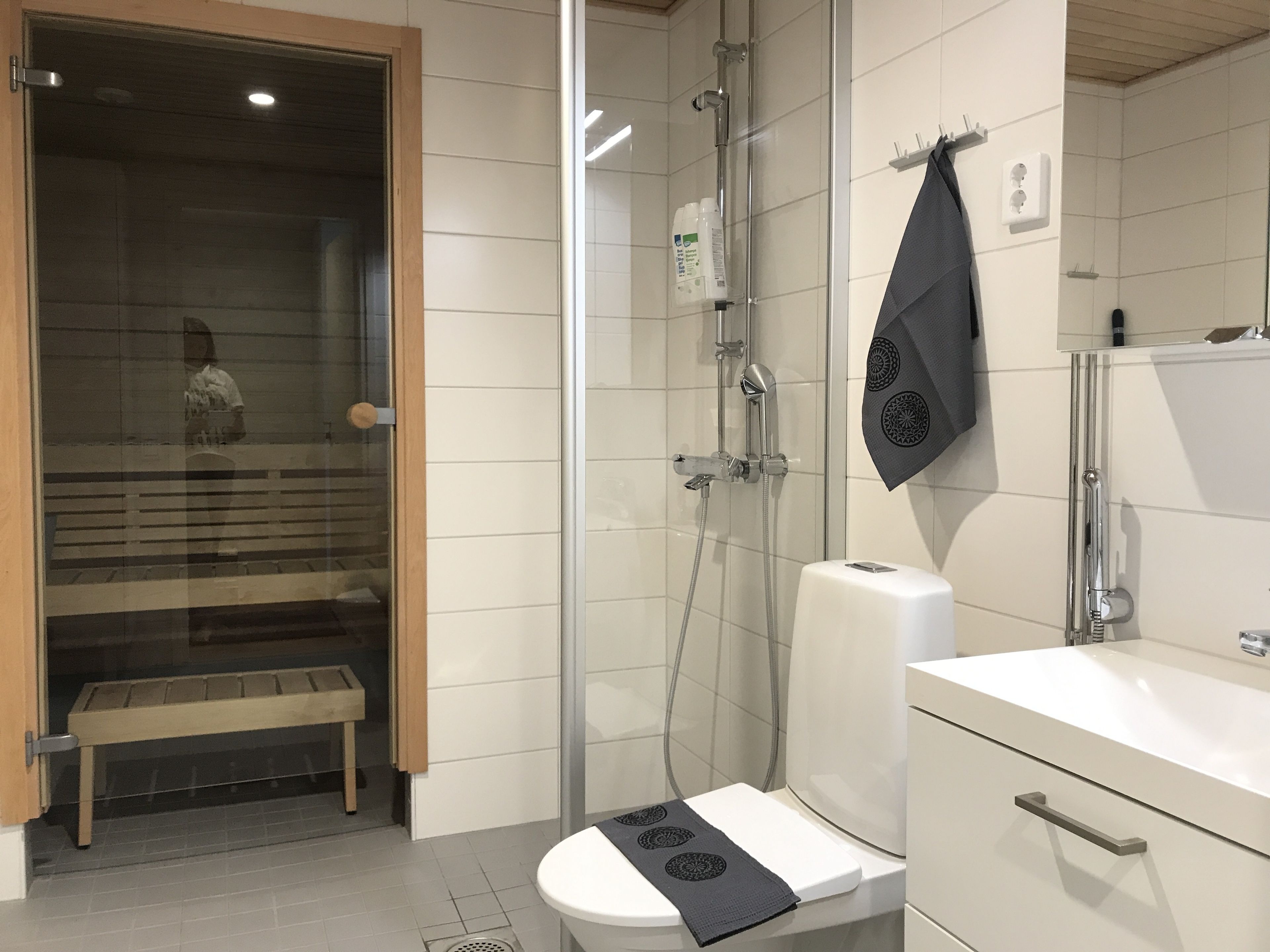 Deluxe-Apartment, Sauna, Seeblick (A 23) | Badezimmer | Dusche, Haartrockner, Bidet, Fußbodenheizung (Badezimmer)