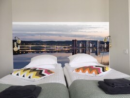 City Studio (A 20) | 1 bedroom, desk, laptop workspace, soundproofing