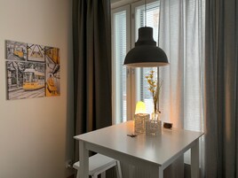 City-studiolejlighed (A 13) | Spisning på værelset