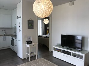1 bedroom, desk, laptop workspace, soundproofing - The Harbour Apartments (Jyväskylä)