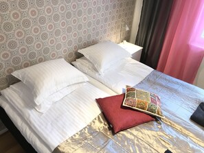 Economy-Apartment, 2 Schlafzimmer, Erdgeschoss | 1 Schlafzimmer, Schreibtisch, Bügeleisen/Bügelbrett, kostenloses WLAN