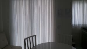 Leilighet | Oppholdsrom | LED-TV og filmkjøp