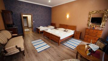 Select Comfort beds, in-room safe, desk, blackout curtains