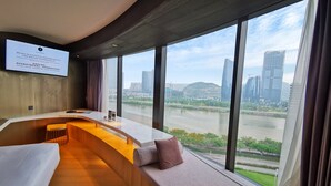 デラックス スタジオスイート キングベッド 1 台 禁煙 シービュー | 部屋からの景観