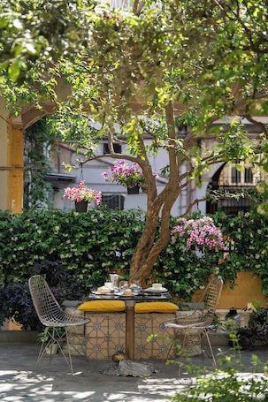 Garden. Atelier Inès B&B Home Gallery