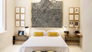 1 bedroom, Egyptian cotton sheets, premium bedding, memory-foam beds