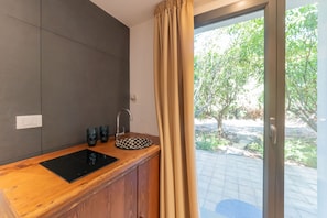 Căn hộ Deluxe, 1 phòng ngủ, quang cảnh vườn (4 pax) | Bếp riêng | Tủ lạnh, ấm điện