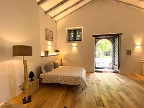 Rom – junior | Skrivebord, sengetøy og rullestolvennlig