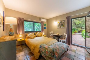 Superior Double Room, 1 Queen Bed | Desk, bed sheets, wheelchair access - Etna Botanic Garden (Mascalucia)