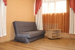 Suite | Living area | Flat-screen TV - Hotel People (Penza)
