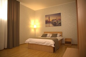 Standaard tweepersoonskamer | Een bureau, extra bedden (toeslag), gratis wifi