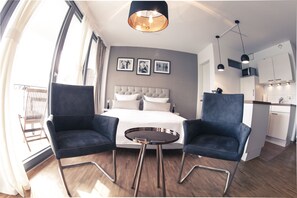 Deluxe Studio, 1 Bedroom, City View