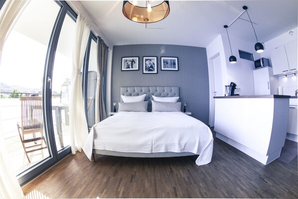 Deluxe Studio, 1 Bedroom, City View | 1 bedroom, cribs/infant beds, rollaway beds, free WiFi