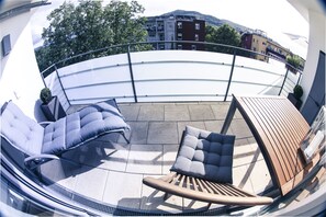 Deluxe Studio, 1 Bedroom, City View | Balcony