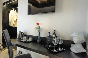 Classic Double Room | Room amenity - Spagna Luxury'n Trevi (Rome)
