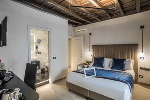 Classic Double Room | Minibar, in-room safe, desk, soundproofing - Spagna Luxury'n Trevi (Rome)