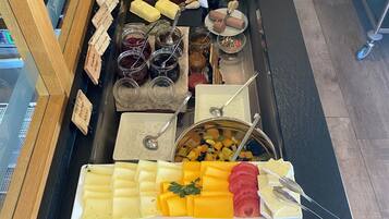 Desayuno bufé gratuito y diario