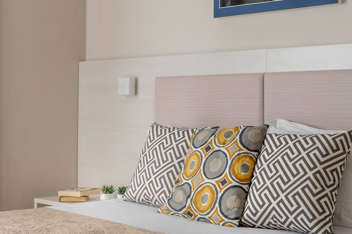 In-room safe, desk, soundproofing, free WiFi