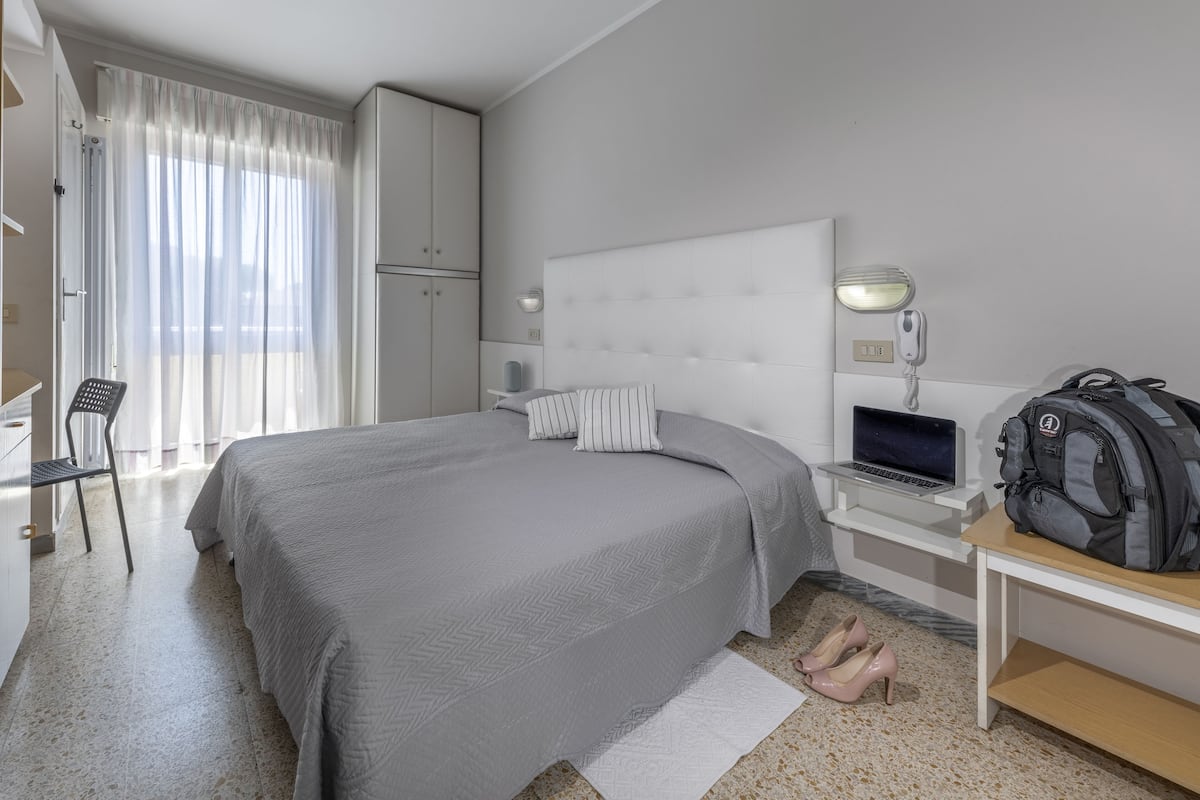 Standard Double or Twin Room | In-room safe, desk, soundproofing, free WiFi