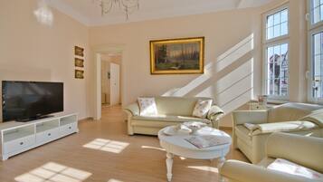 Apartment (Classic) | 1 bedroom, iron/ironing board, free WiFi, bed sheets