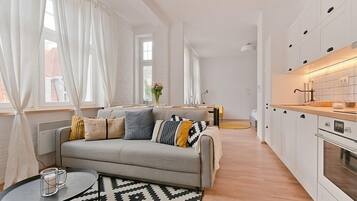 Apartment (Classic III by Hampton) | Living room | Flat-screen TV