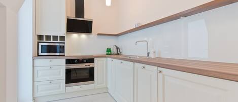 Apartment | Private kitchenette | Fridge, microwave, oven, stovetop