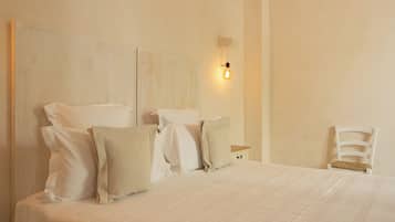 Standard Double or Twin Room | Minibar, in-room safe, individually decorated, individually furnished