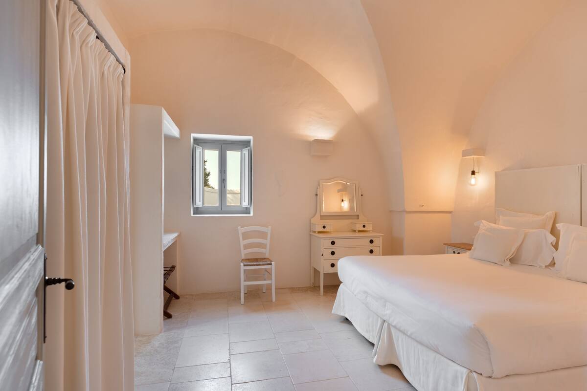 Suite – classic | Minibar, safe på rommet, skrivebord og blendingsgardiner