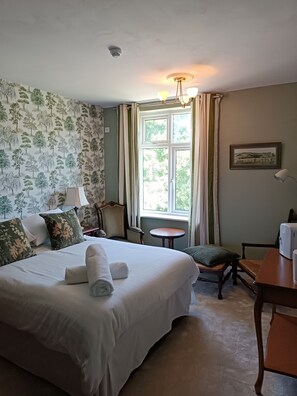 Double Room (Room 2) | Free WiFi, bed sheets - The Outlook (Scarborough)