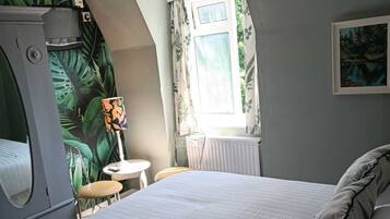 Double Room (Room 7) | Free WiFi, bed sheets