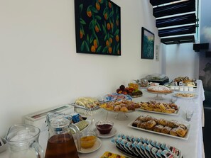 Café da manhã continental grátis todos os dias