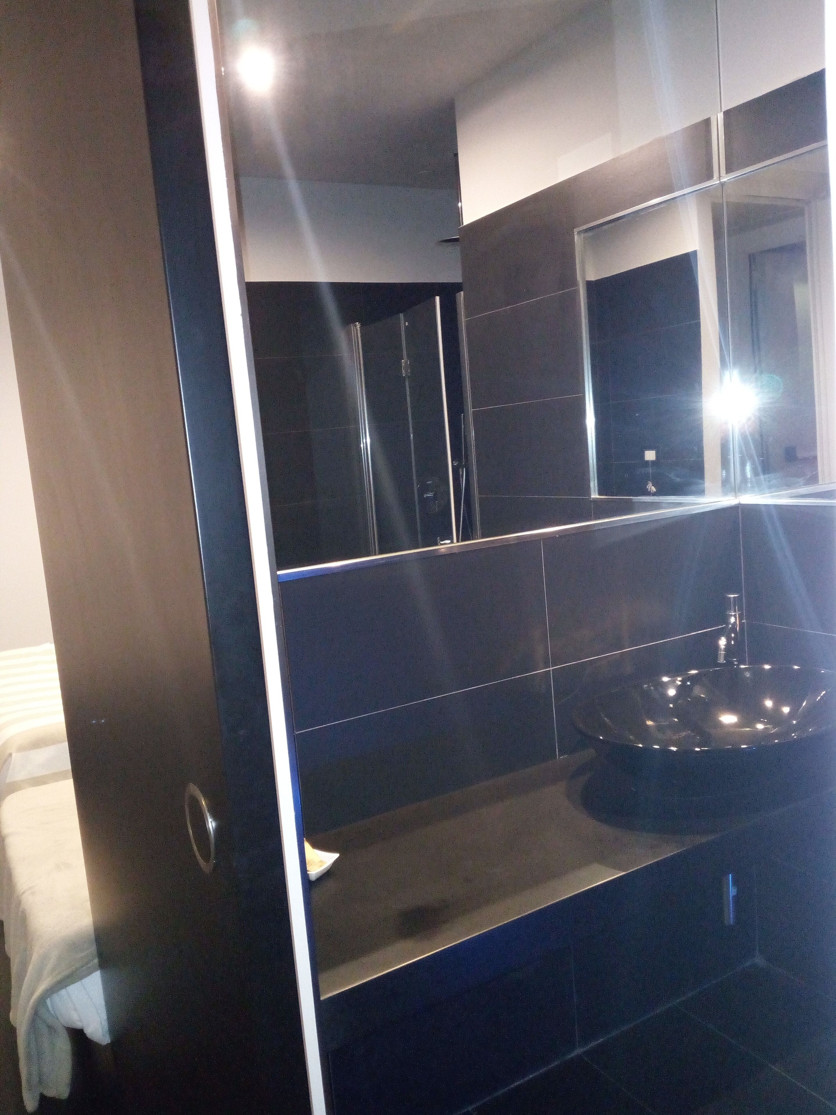 classic room | bathroom | shower, rainfall showerhead, free toiletries, hair dryer