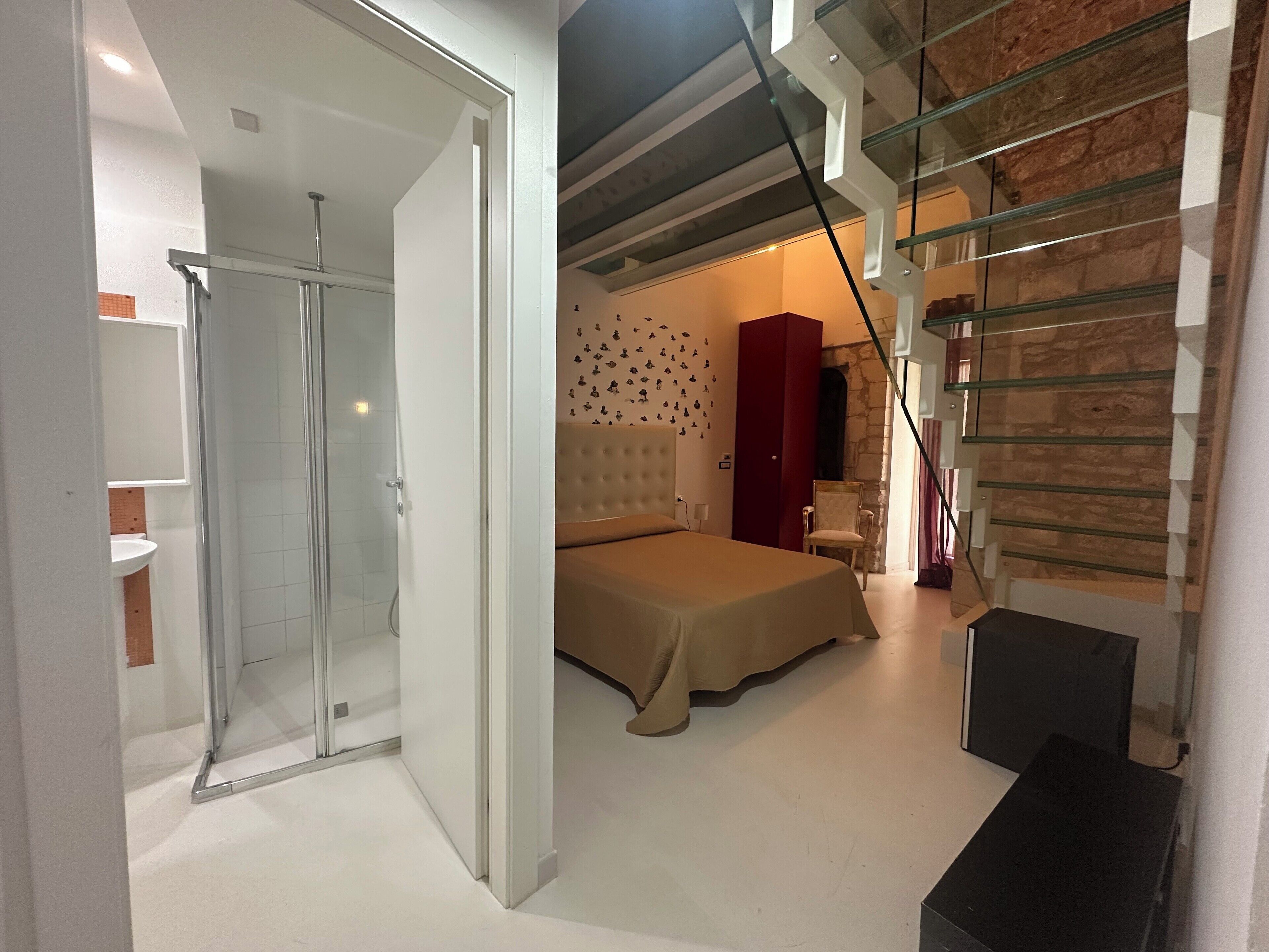 Loft familiare, vista città | Biancheria da letto di alta qualità, copriletto in piuma