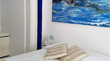 1 Schlafzimmer, hochwertige Bettwaren, Zimmersafe, Schreibtisch