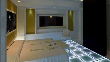 1 Schlafzimmer, hochwertige Bettwaren, Zimmersafe, Schreibtisch