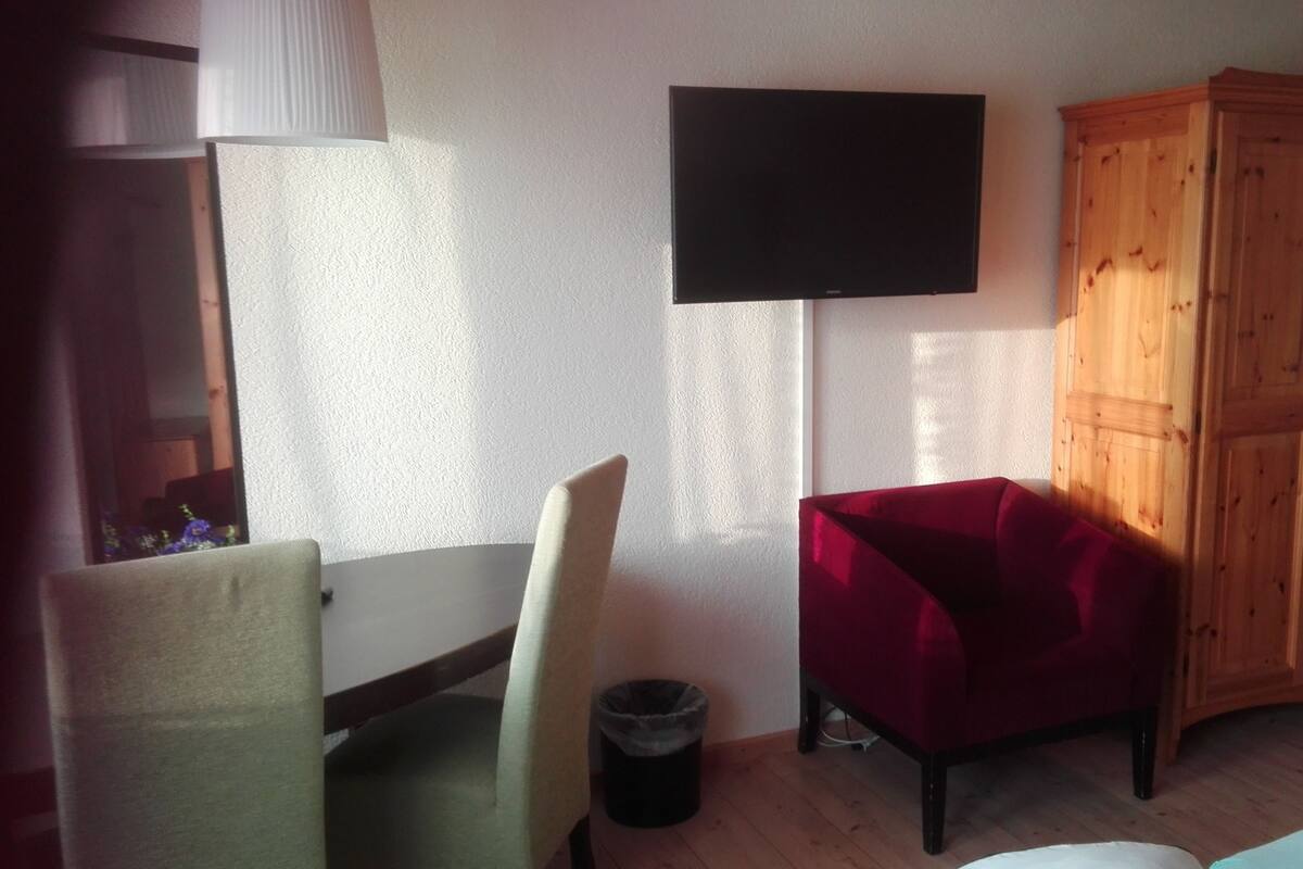 Coffres-forts dans les chambres, bureau, fer et planche Ă repasser