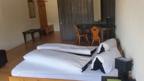 Coffres-forts dans les chambres, bureau, fer et planche Ă repasser