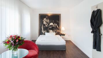 Comfort Room, 1 Queen Bed | Hypo-allergenic bedding, in-room safe, iron/ironing board, free WiFi