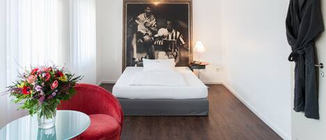 Chambre Confort, 1 grand lit | Literie hypoallergénique, coffres-forts dans les chambres