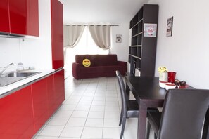 Studio | Private kitchen | Full-size fridge, stovetop, dishwasher, coffee/tea maker - Alessia's Flat - Loreto (Milan)