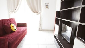 Studio | Living area - Alessia's Flat - Loreto (Milan)