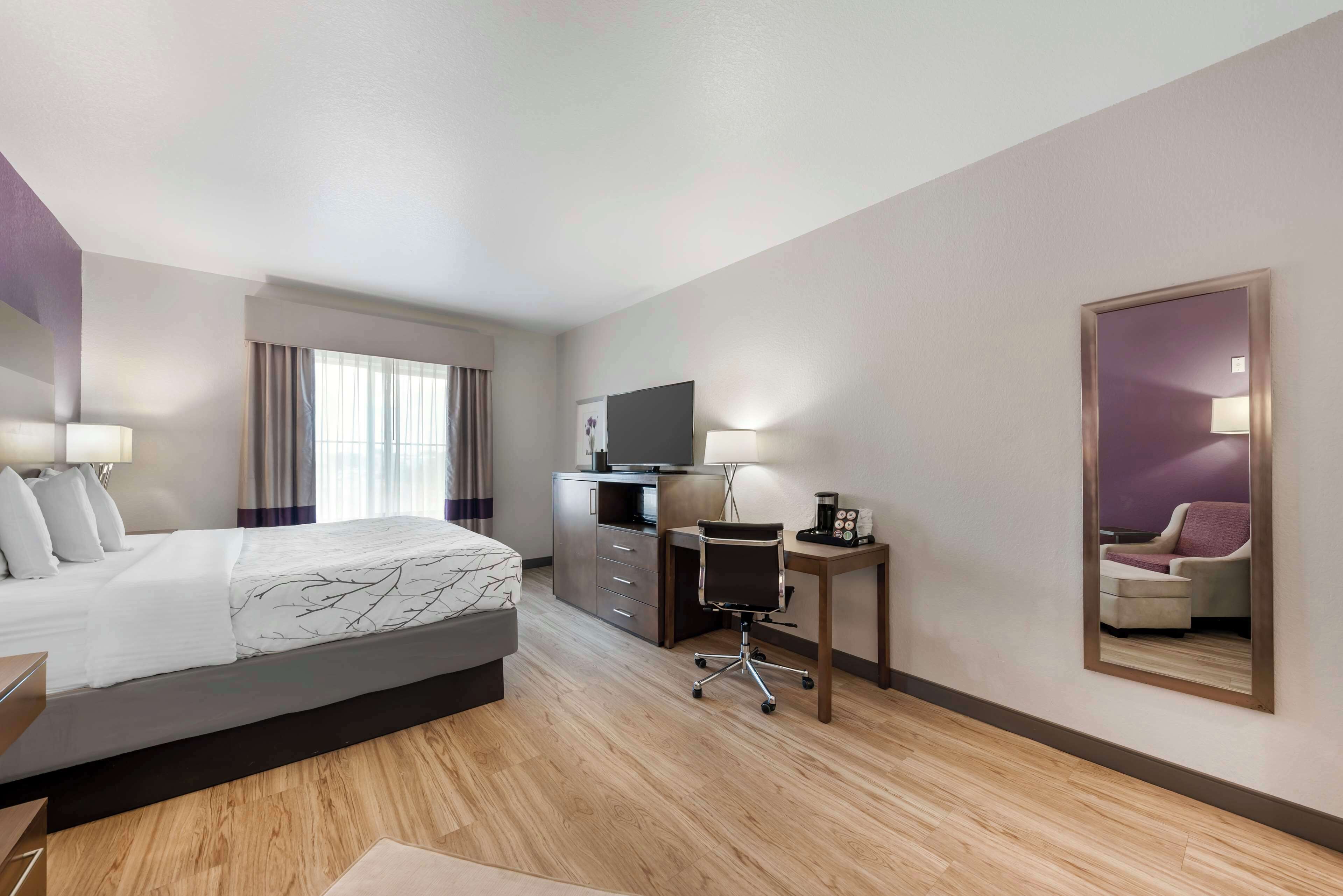 desk, soundproofing, iron/ironing board, free wifi