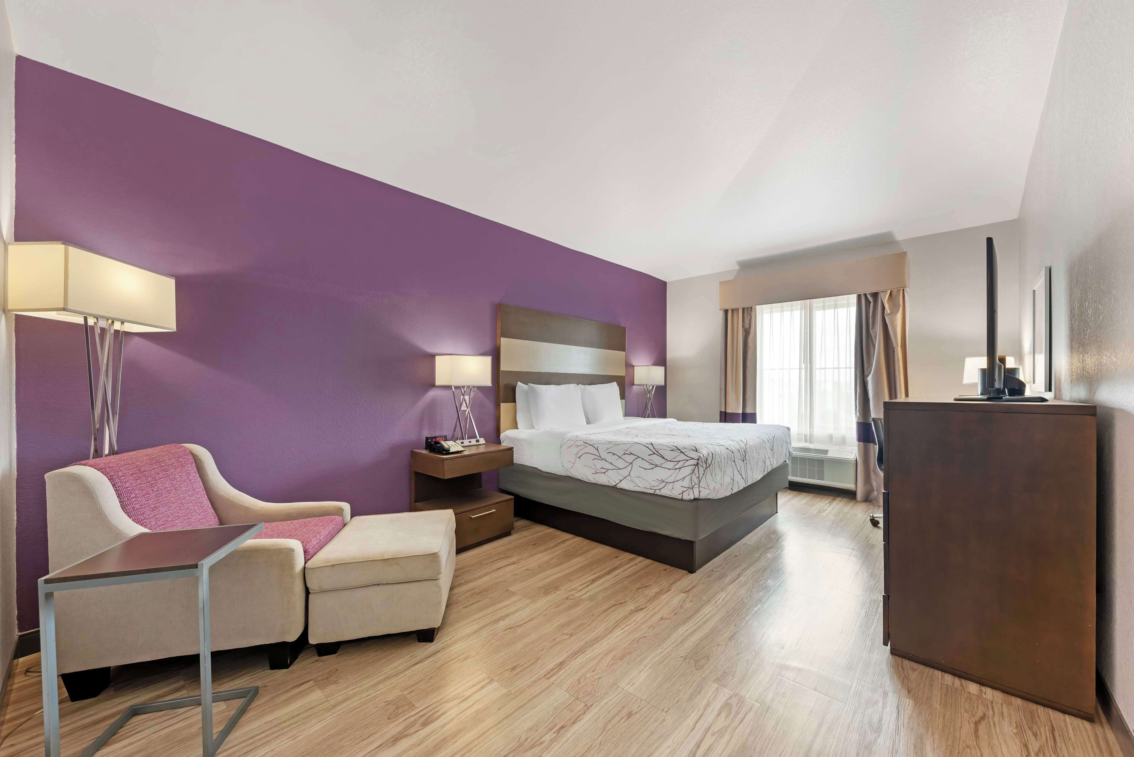 desk, soundproofing, iron/ironing board, free wifi